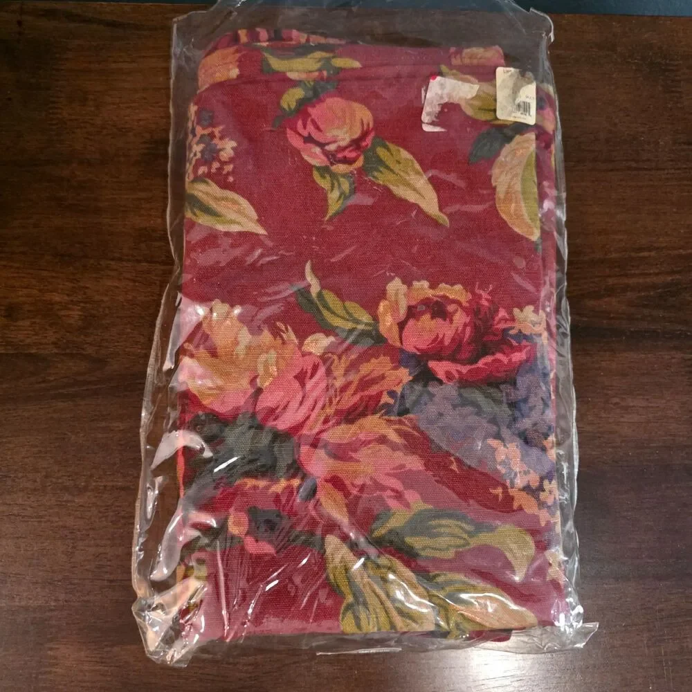VTG Croscill Fabric Tablecloth Serena Red Floral Luxury 60x102” Oblong 2002 New